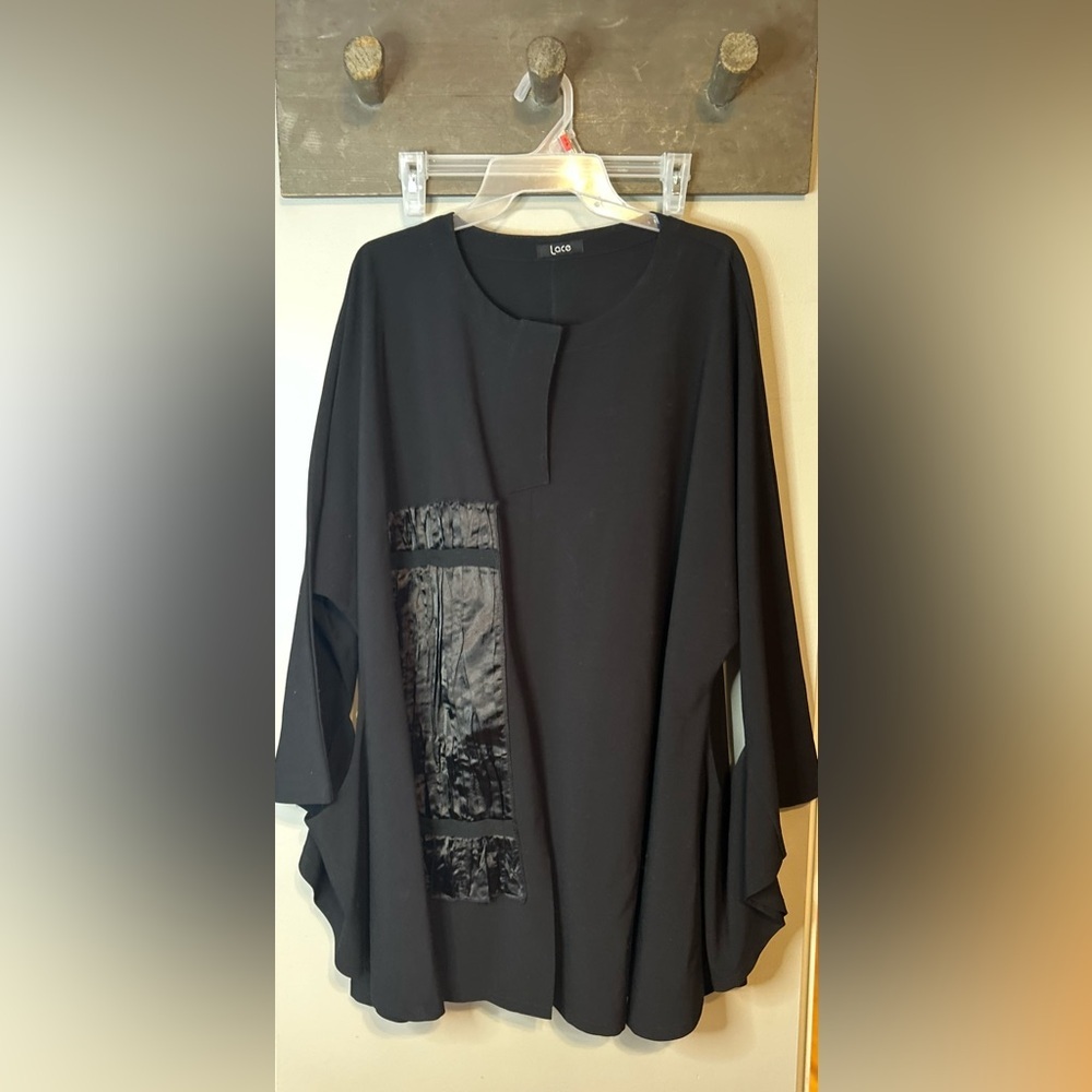 Unique Lace brand tunic